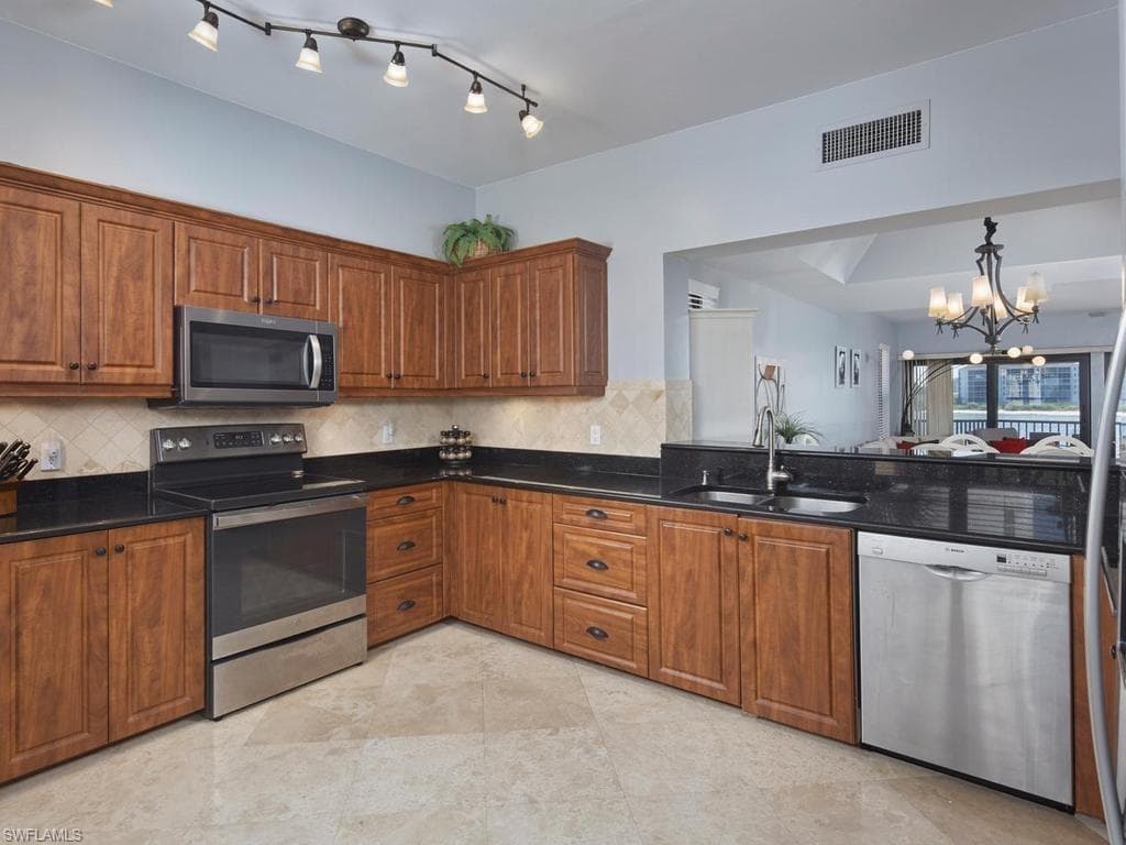 502 La Peninsula BLVD 502-13