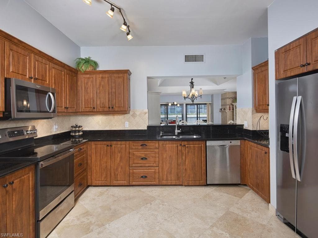 502 La Peninsula BLVD 502-12
