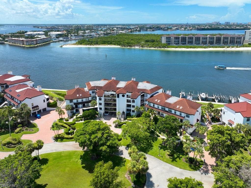 502 La Peninsula BLVD 502-32