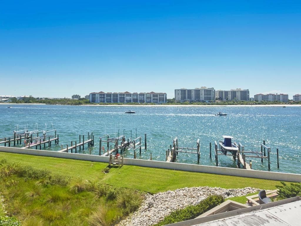 502 La Peninsula BLVD 502-1