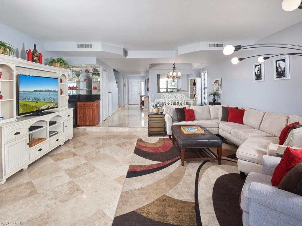 502 La Peninsula BLVD 502-9