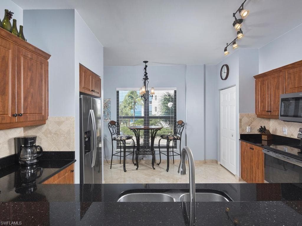 502 La Peninsula BLVD 502-14