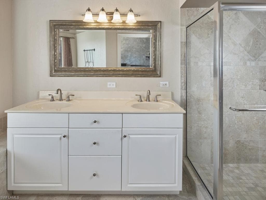 502 La Peninsula BLVD 502-18