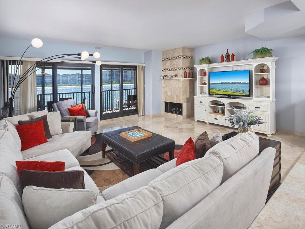 502 La Peninsula BLVD 502-8
