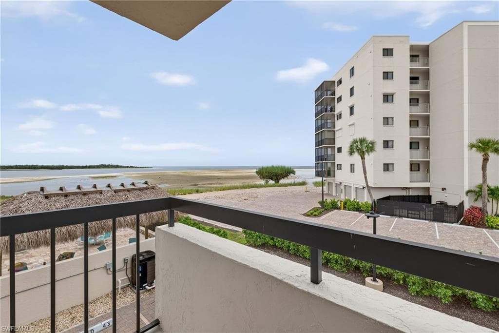 8400 Estero BLVD 105-28