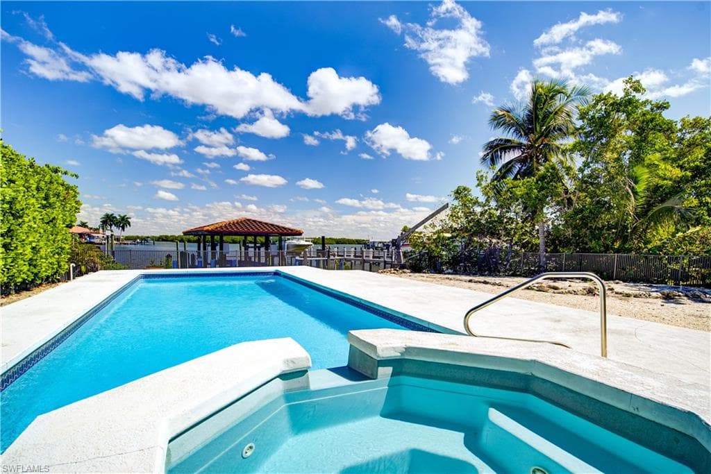11 Capri BLVD-2