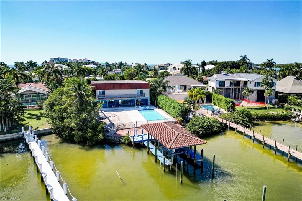 11 Capri BLVD-6