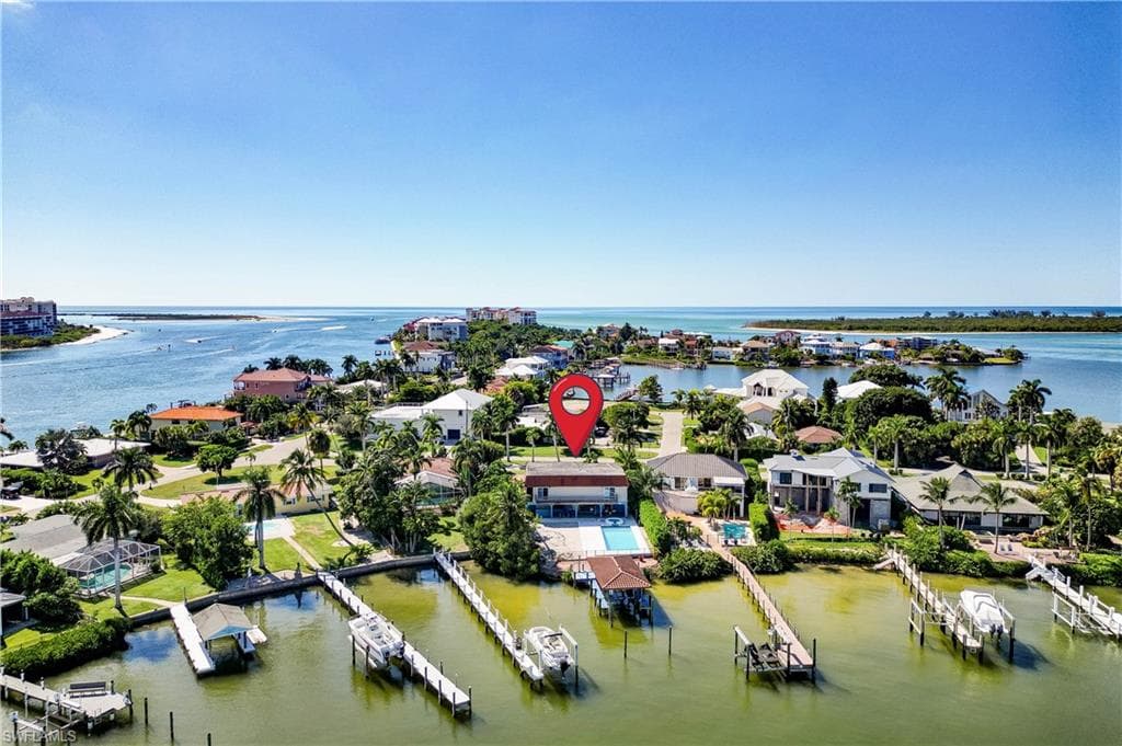 11 Capri BLVD-46