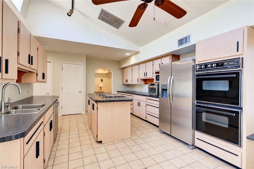 11 Capri BLVD-13