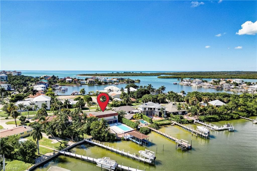 11 Capri BLVD-47