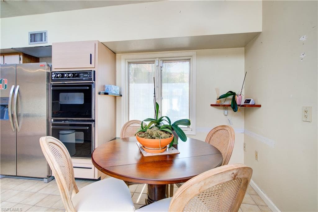 11 Capri BLVD-16