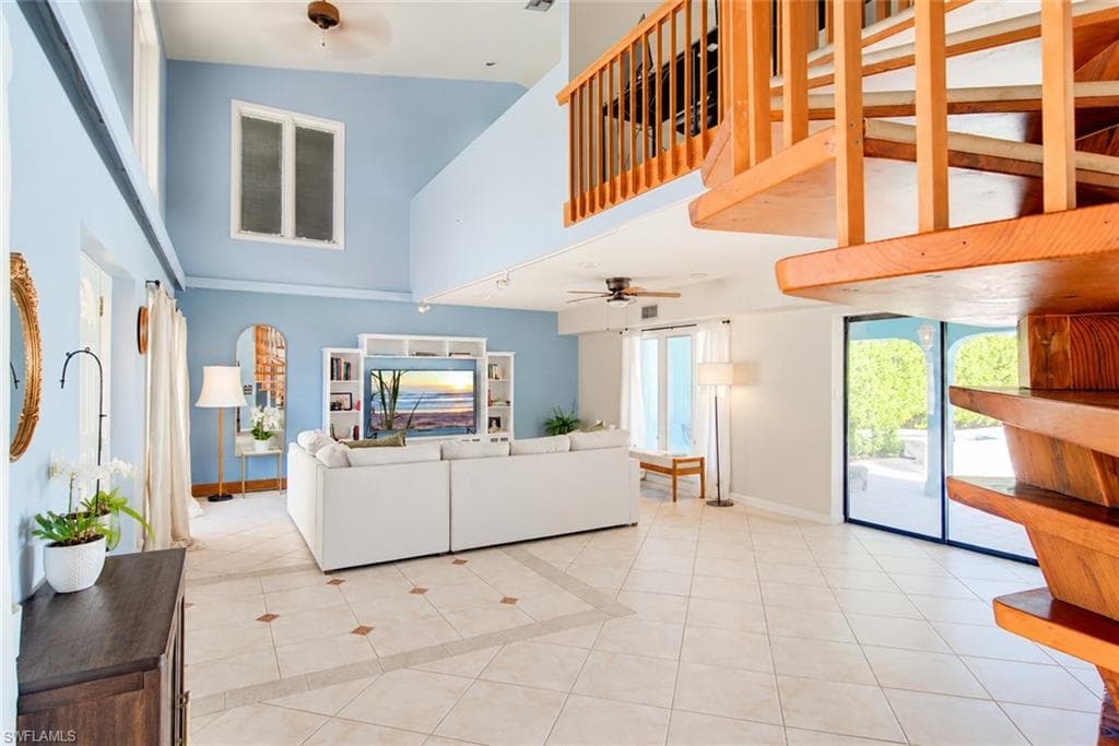 11 Capri BLVD-12