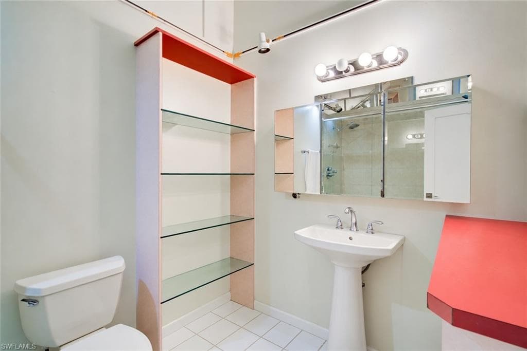 11 Capri BLVD-26