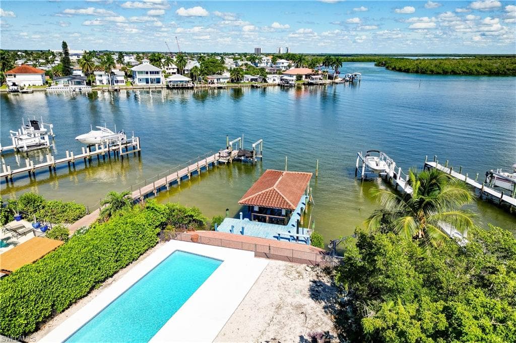 11 Capri BLVD-7