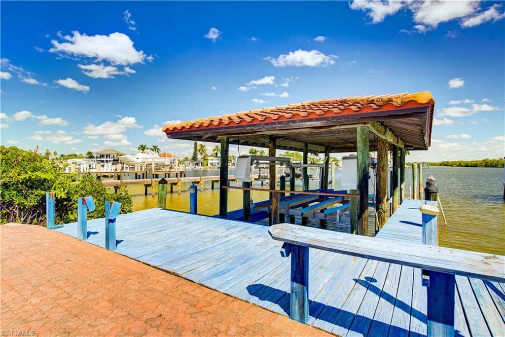 11 Capri BLVD-3