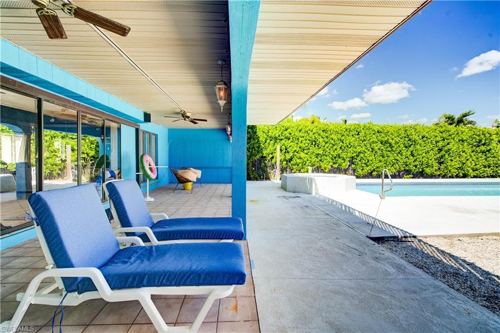 11 Capri BLVD-36