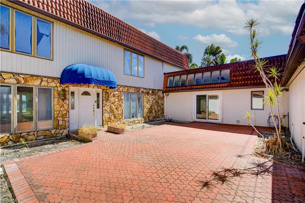 11 Capri BLVD-9