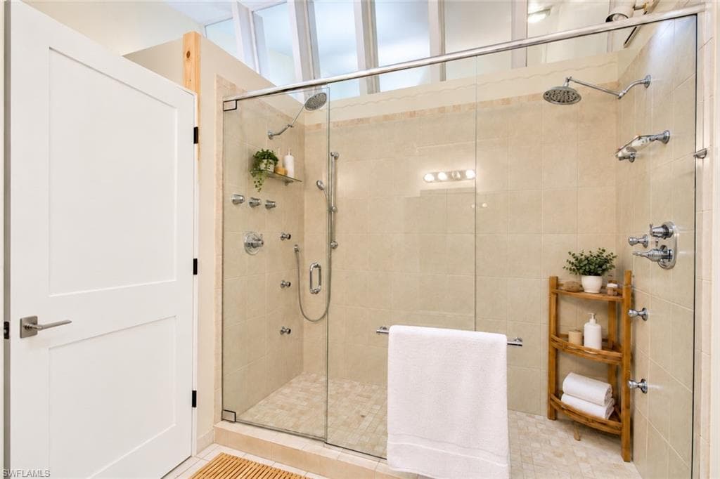 11 Capri BLVD-24