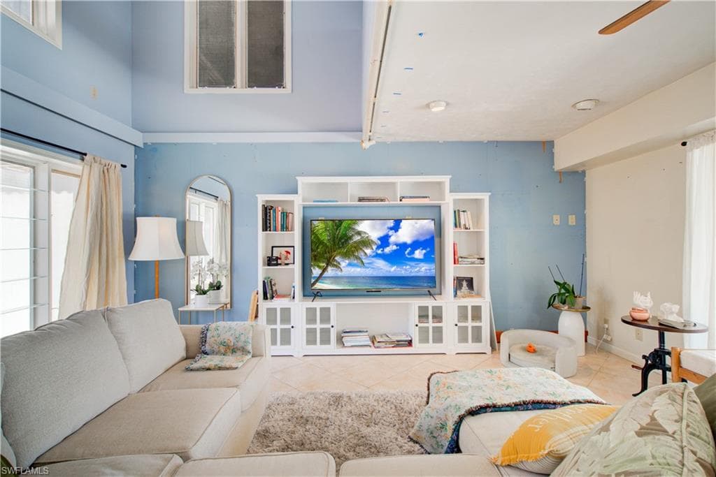 11 Capri BLVD-10