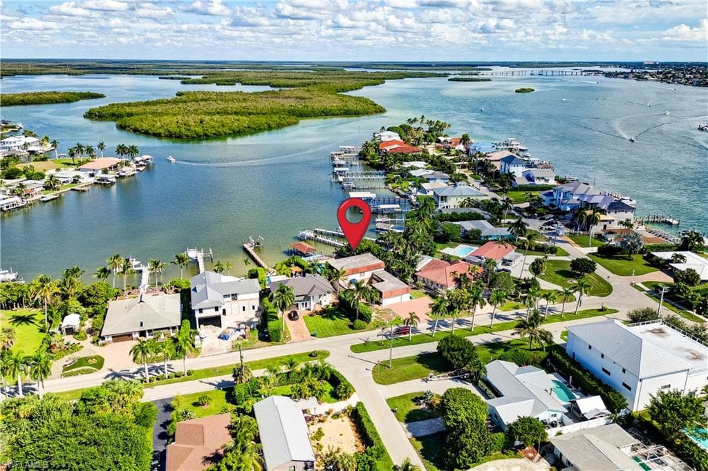 11 Capri BLVD-49