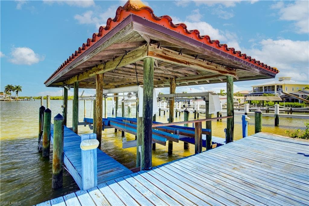 11 Capri BLVD-41
