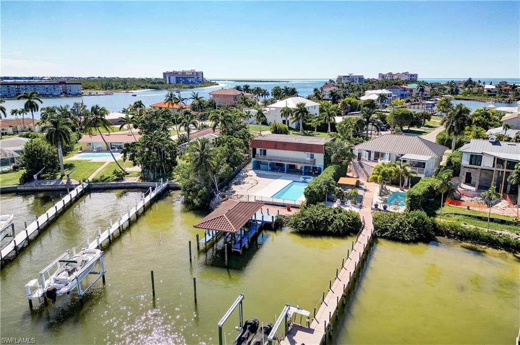 11 Capri BLVD-45