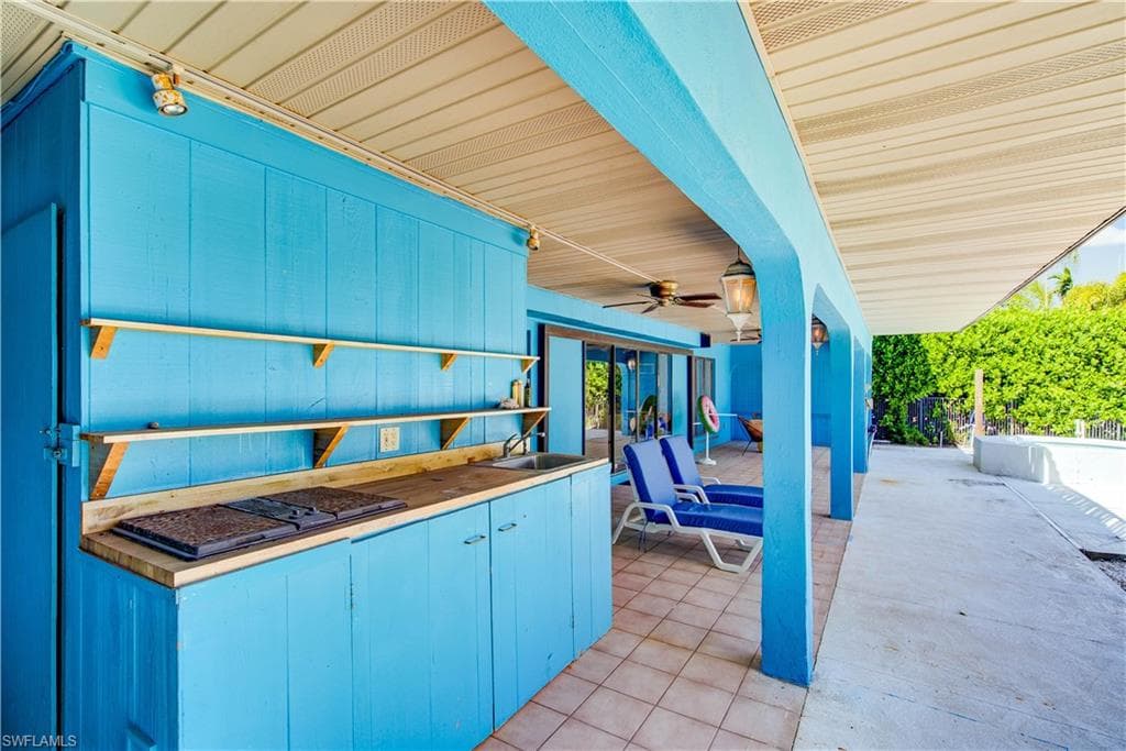 11 Capri BLVD-35