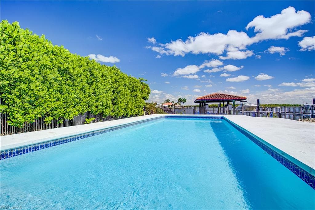 11 Capri BLVD-31