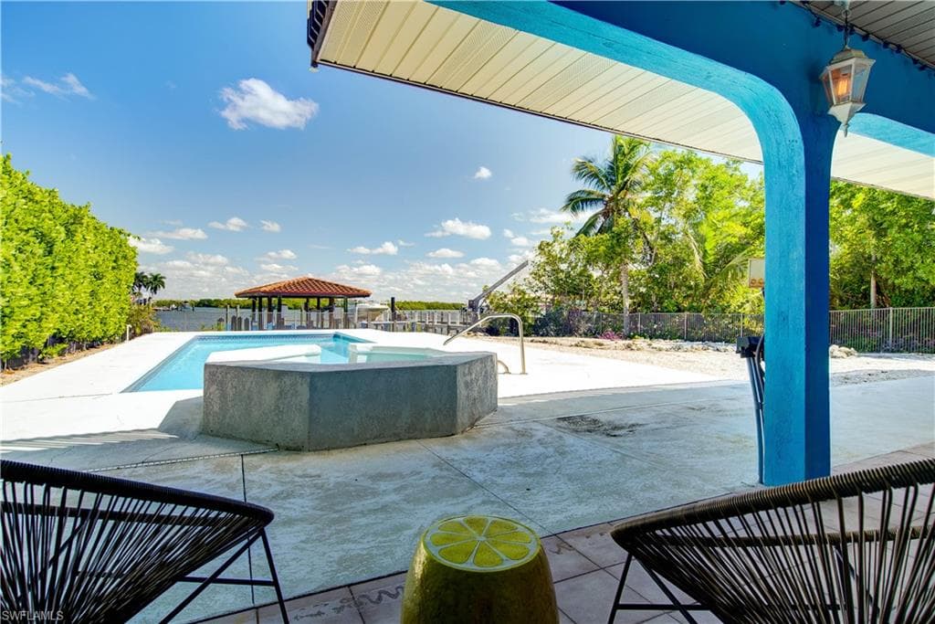 11 Capri BLVD-39
