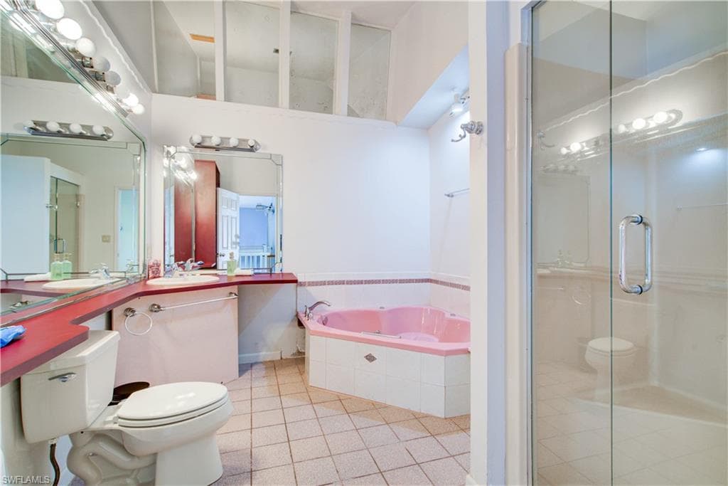11 Capri BLVD-25
