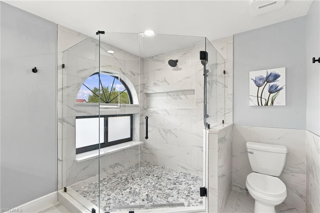 637 Beachwalk CIR E202-16