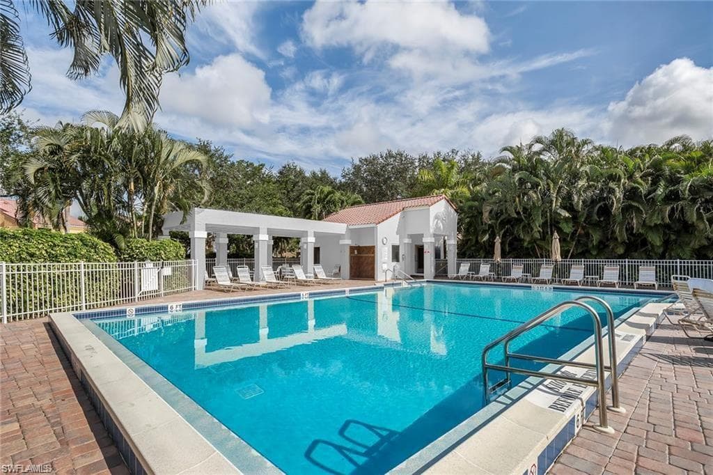 637 Beachwalk CIR E202-26