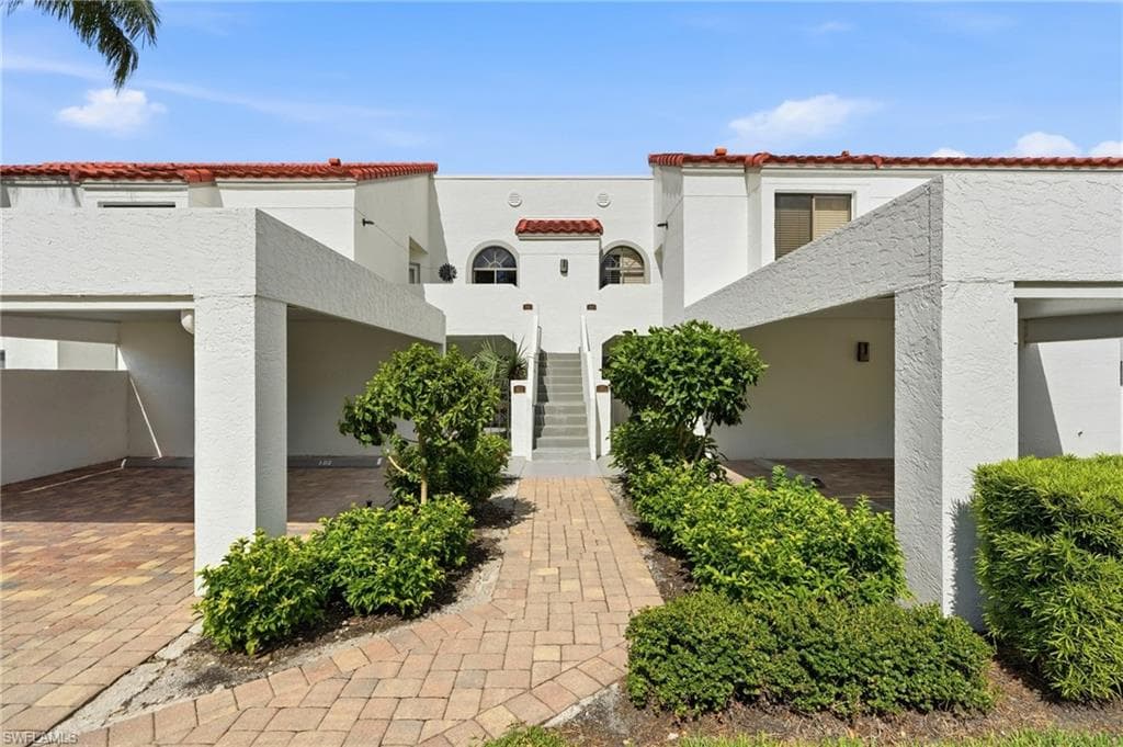637 Beachwalk CIR E202-20