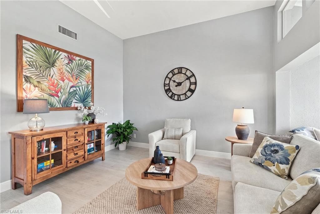 637 Beachwalk CIR E202-4