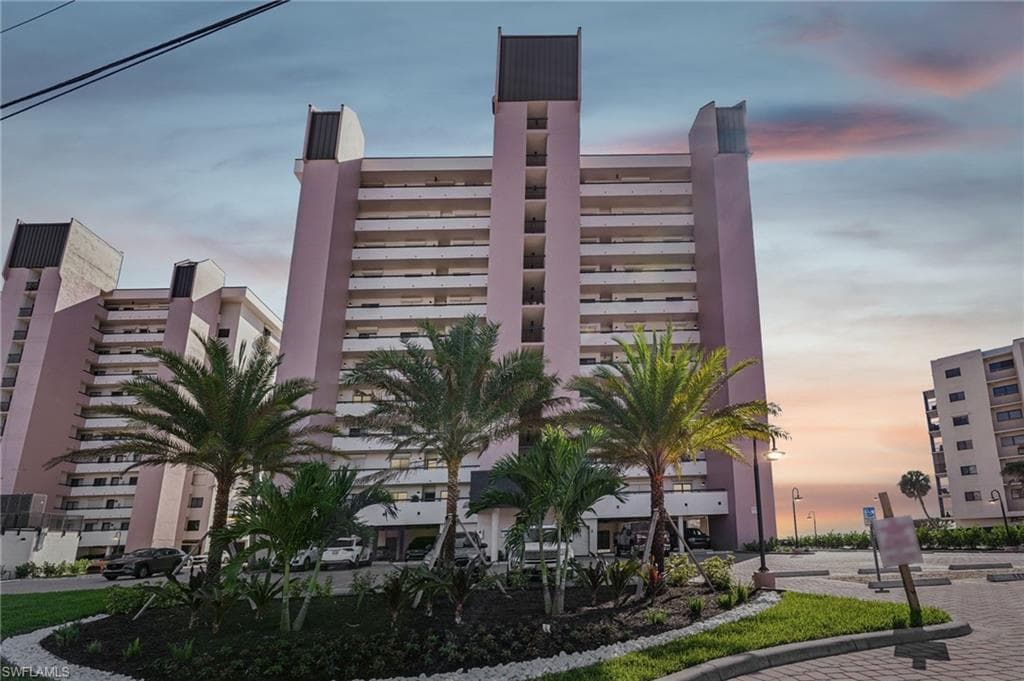 8400 Estero BLVD 604-34