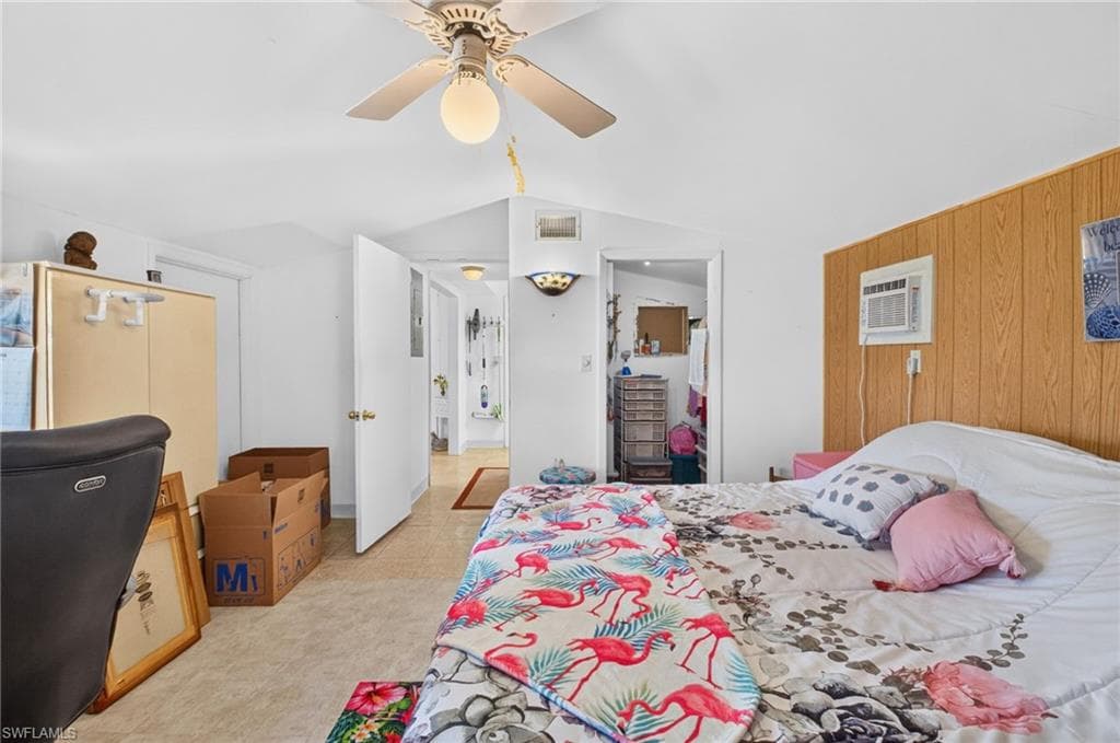 713 S Lake AVE-23