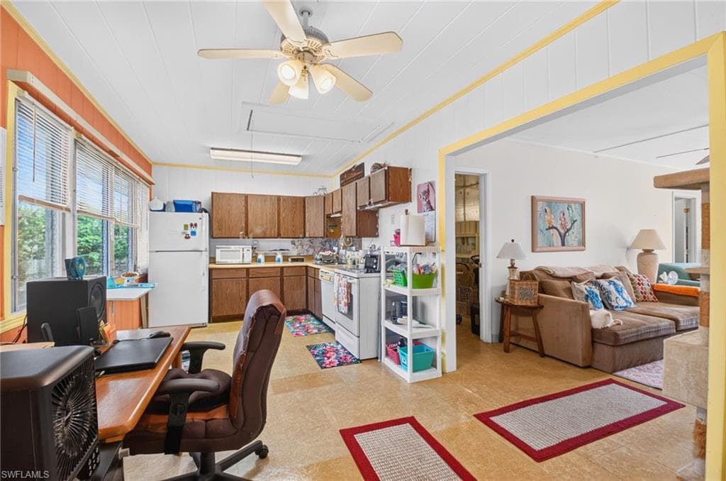 713 S Lake AVE-13