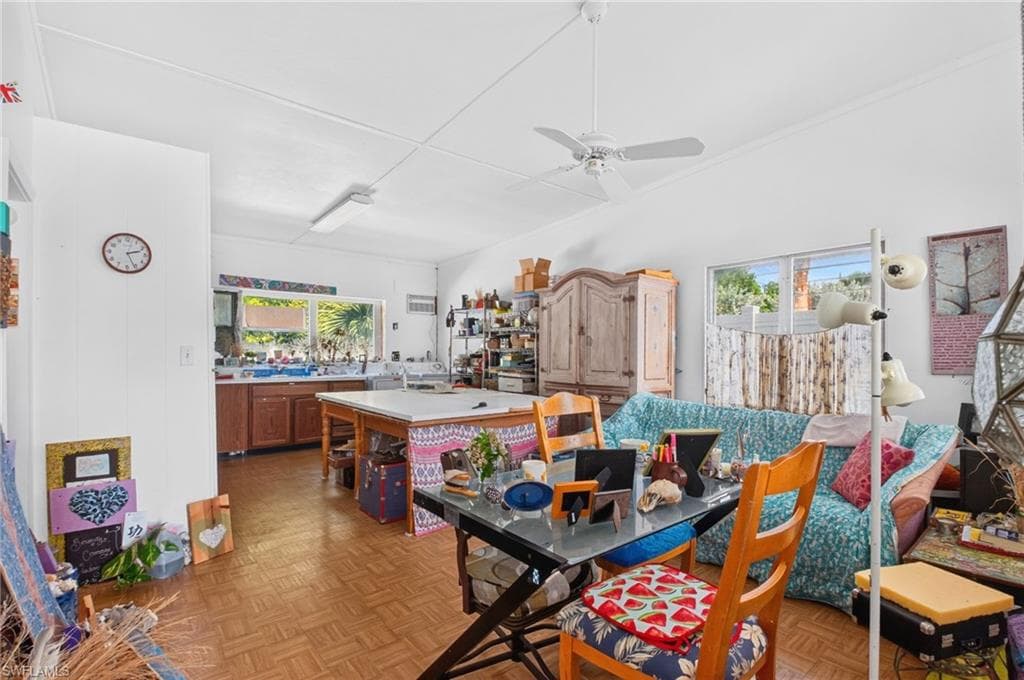713 S Lake AVE-26
