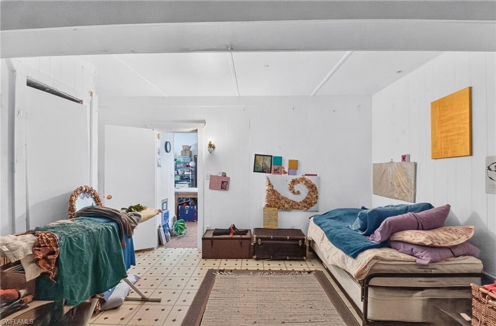713 S Lake AVE-32