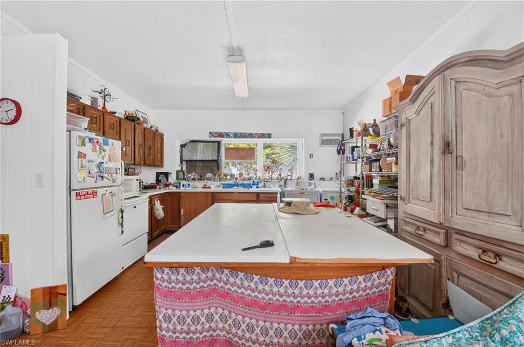 713 S Lake AVE-28