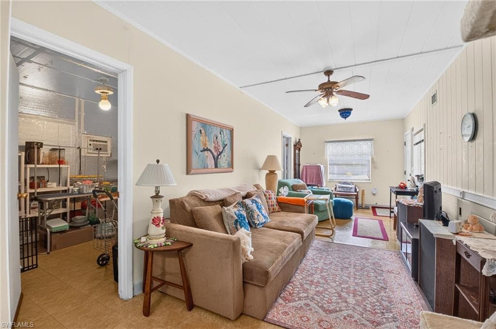 713 S Lake AVE-9