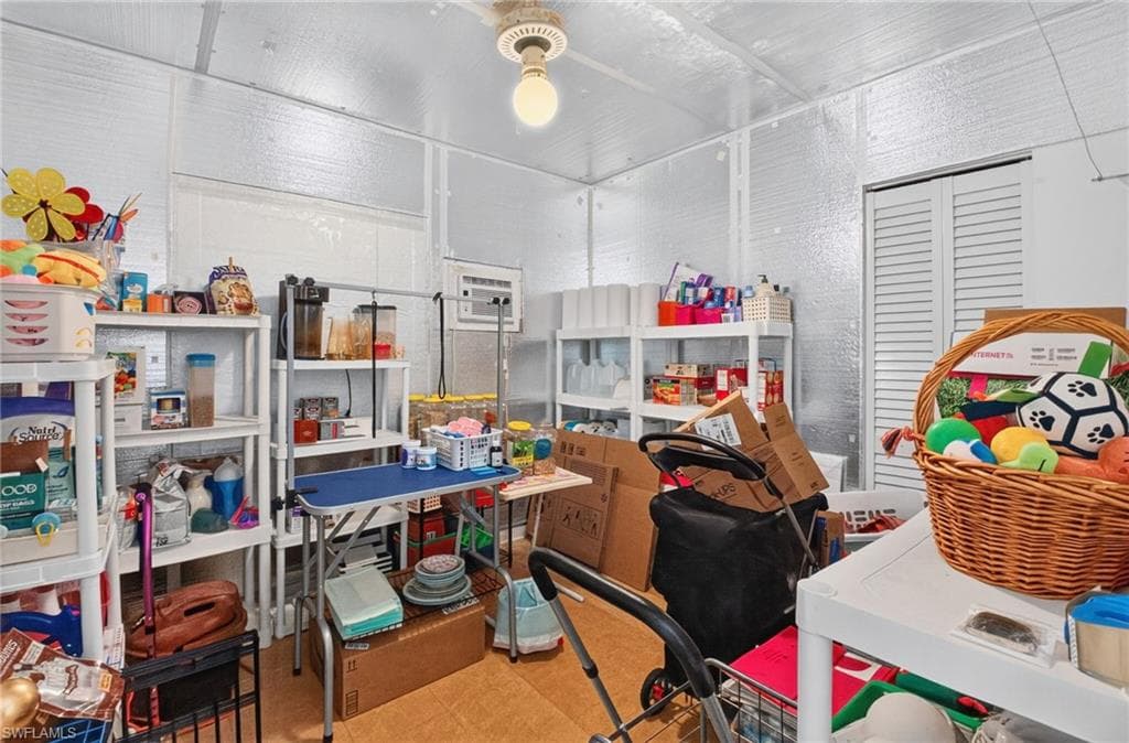 713 S Lake AVE-10