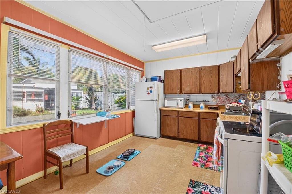 713 S Lake AVE-14