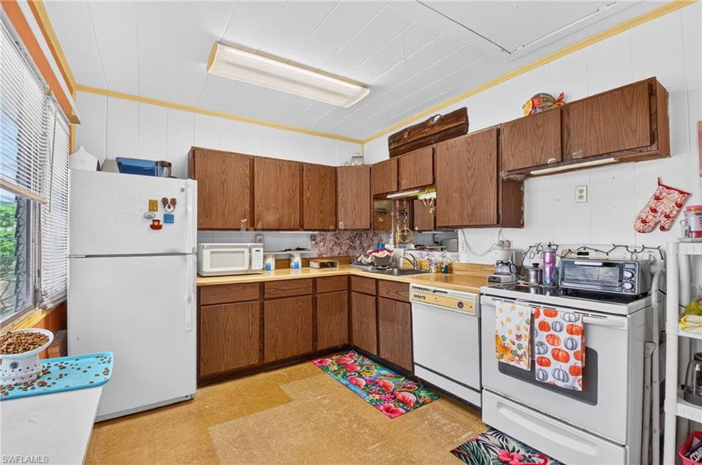 713 S Lake AVE-15
