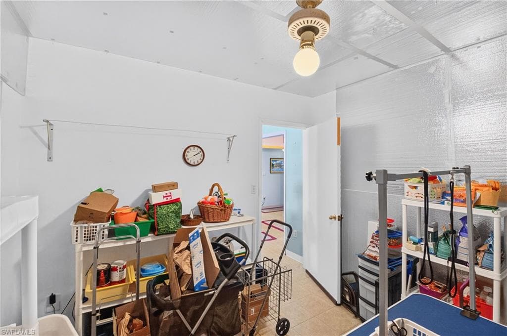 713 S Lake AVE-11