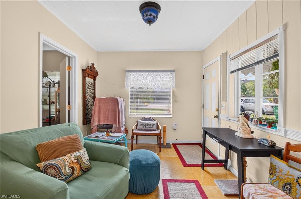 713 S Lake AVE-4