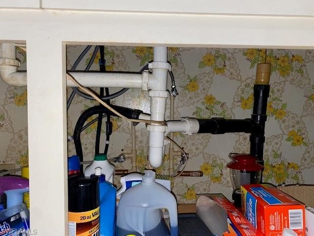 2727 Indianwood Dr, North Fort Myers, FL 33917-24